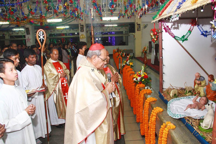 Christian devotees seen saying prayers on the Christmas eve at Kakrail Church in Dhaka  — Focus Bangla photo