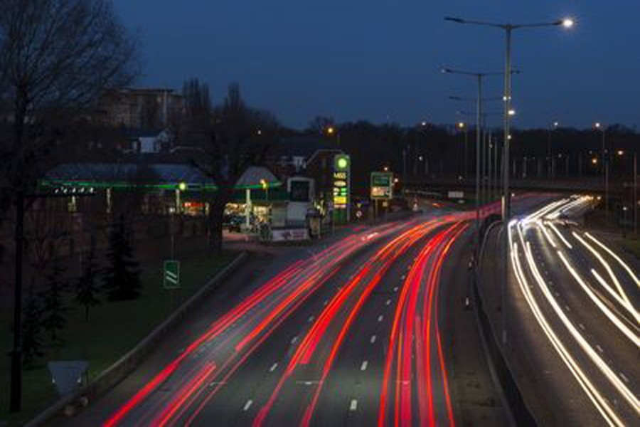 Traffic passes a BP gas station on the North Circular Road in London, Britain, January 28, 2016. Reuters/File Photo