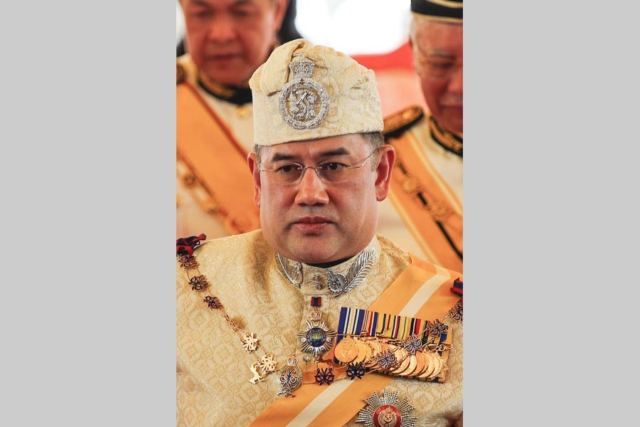 Malay king steps down from throne before completing tenure