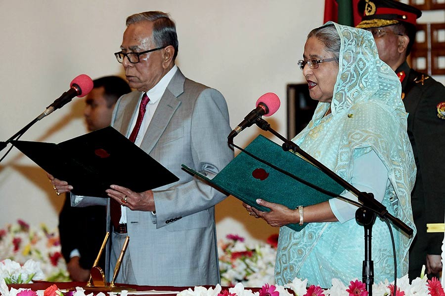 President Md Abdul Hamid administering oath to Awami League chief Sheikh Hasina as the Prime Minister for third consecutive term at Bangabhaban on Monday. -Focus Bangla Photo