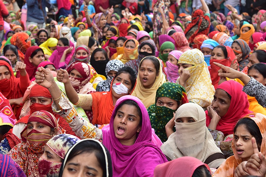 Garments workers demonstrating for minimum wages in front of a factory at Kalshi, Mirpur in the city on Tuesday — FE photo used for representation