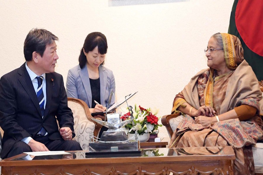 Minister in charge of Economic Revitalisation of Japan Toshimitsu Motegi calls on Prime Minister Sheikh Hasina at her office in Dhaka on Tuesday, January 15, 2019. Photo: PID