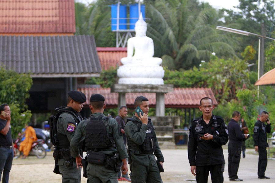 Military police officers are seen at a temple where unknown gunmen shot dead two Buddhist monks and injured two others on Friday in Su-ngai Padi district in the southern province of Narathiwat, Thailand, January 19, 2019 - REUTERS/Surapan Boonthanom