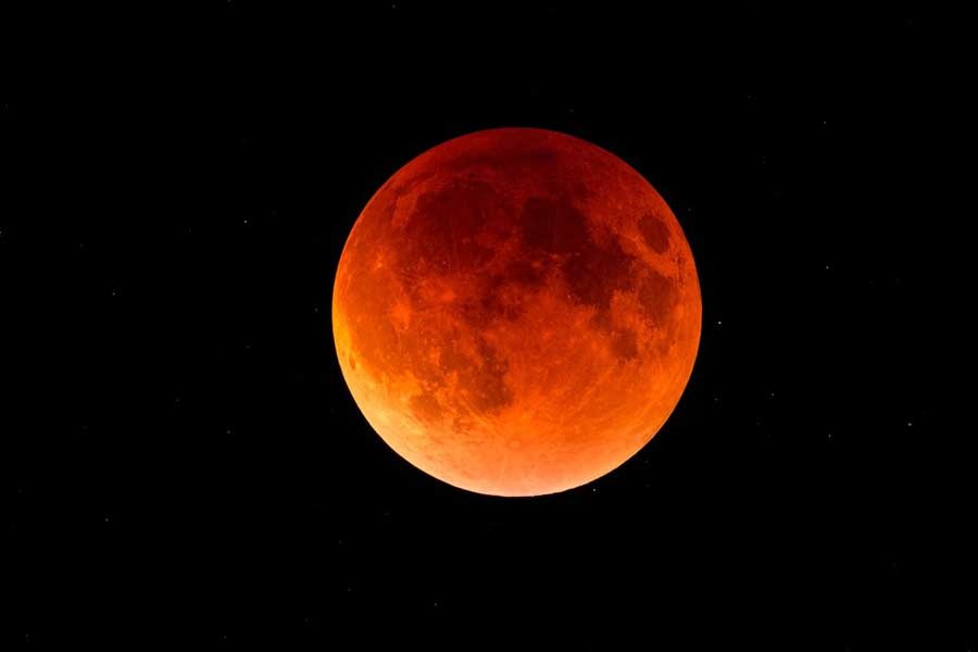 Total lunar eclipse Monday