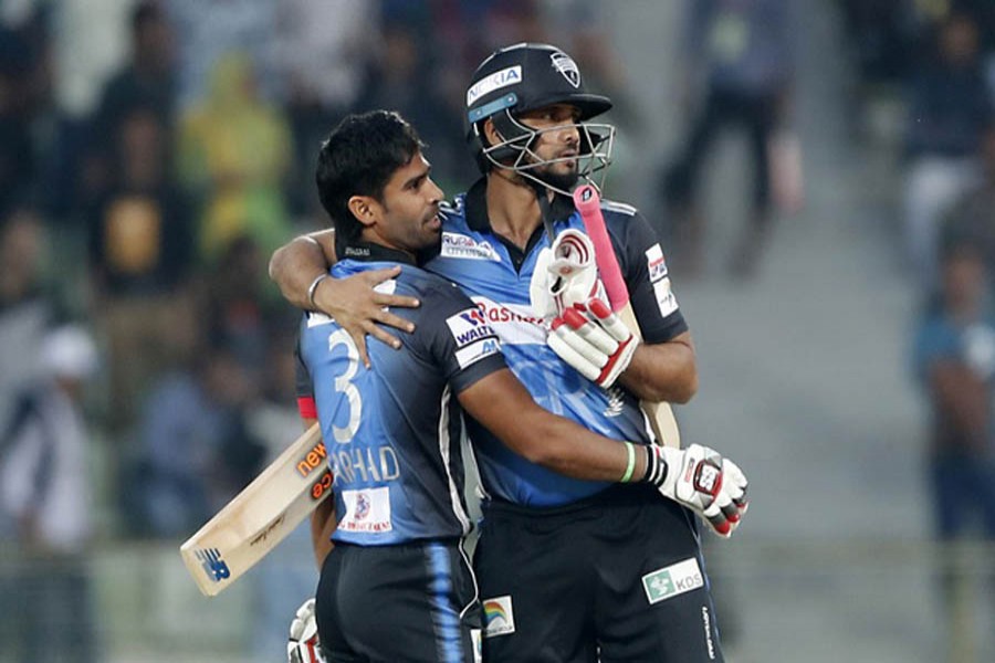 Rangpur Riders' Farhad Reza and Mashrafe Bin Mortaza celebrating after winning against Sylhet Sixers in Bangladesh Premier League (BPL) at Sylhet International Stadium on Saturday	— bdnews24.com