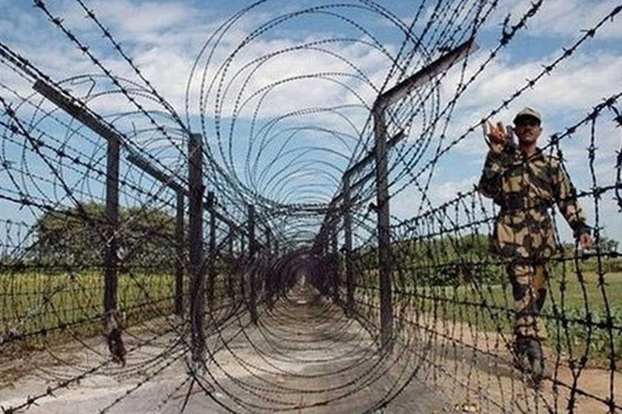 Rohingyas waiting at border as India push them out