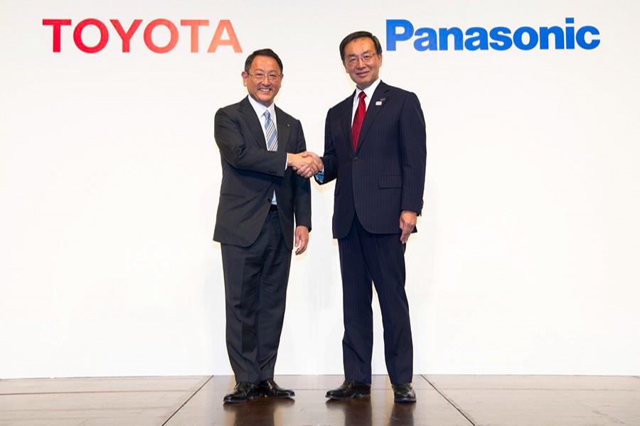 Toyota President and CEO Akio Toyoda (left) and Panasonic President and CEO Kazuhiro Tsuga seen shaking hands in this undated photo — via Toyota Media