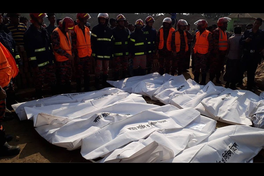 A coal-laden truck overturns on the labour shed of a brick filed on Dhaka-Chattogram highway in Chouddagram upazila on Friday, leaving 13 people dead. Photo: UNB