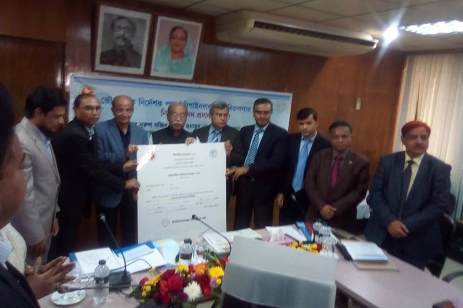 Industries Minister Nurul Majid Mahmud seen handing over the GI certificate to BARI Director Dr Madan Gopal Saha at a ceremony on Sunday