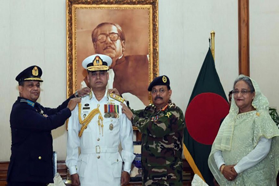 New navy chief adorned with Vice Admiral rank