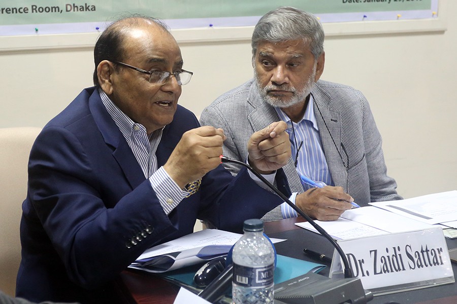 Dr Zaidi Sattar, Chairman, Policy Research Institute of Bangladesh (PRI), making a presentation on Bangladesh economy in the city on Tuesday. Planning Minister M A Mannan is also seen — FE photo