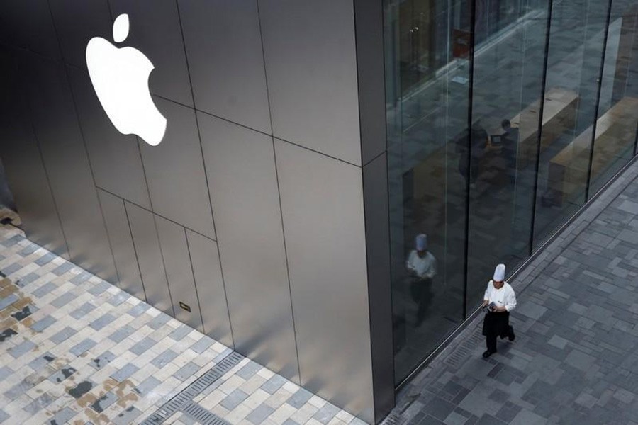 A chef walks past an Apple store in Beijing, China January 7, 2019. Reuters