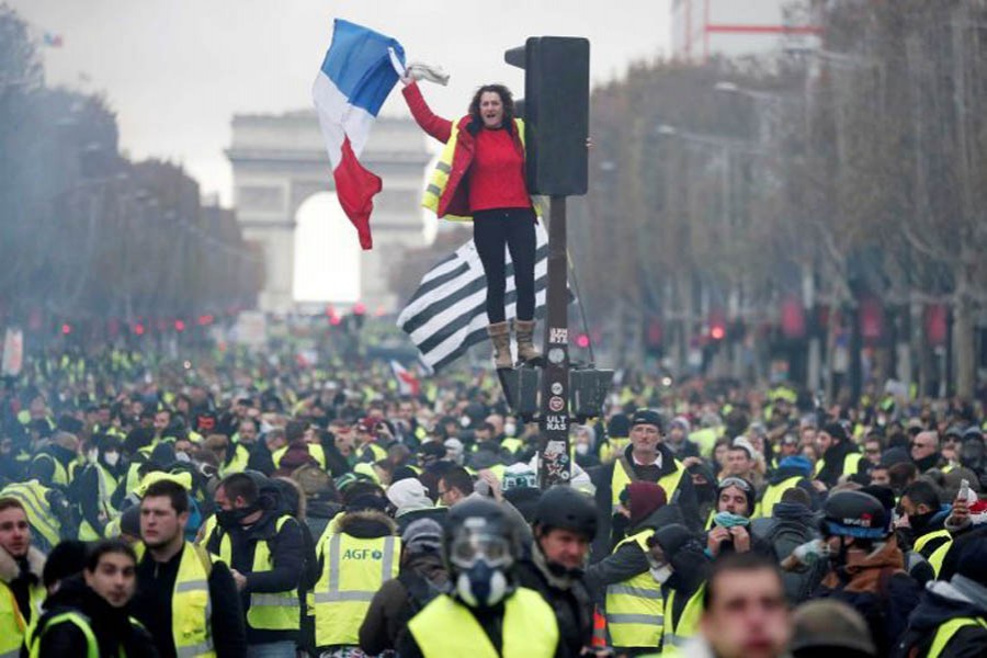 France to ban masks at protests amid unrest