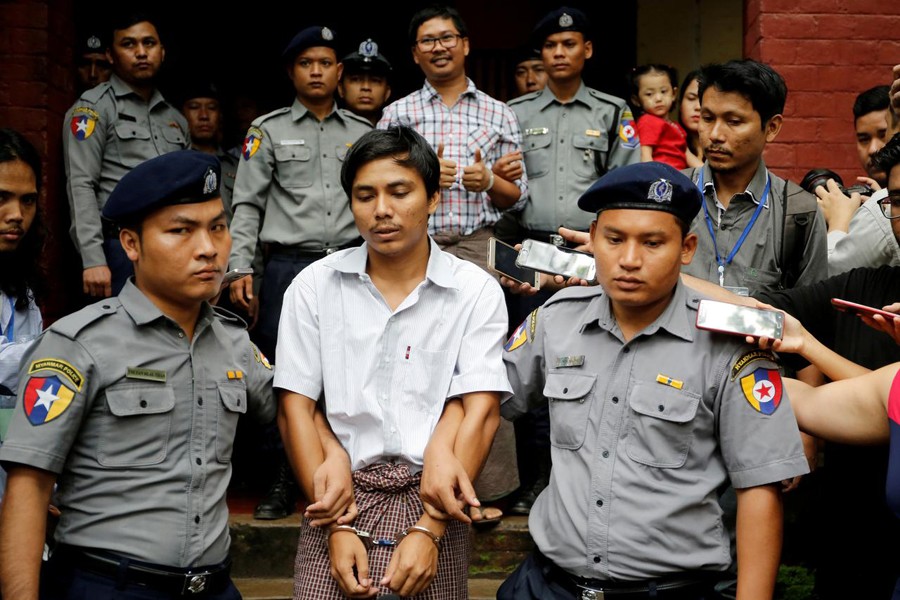 Detained Reuters journalists Kyaw Soe Oo and Wa Lone are escorted by police as they leave after a court hearing in Yangon, Myanmar, August 20, 2018. Reuters/Files