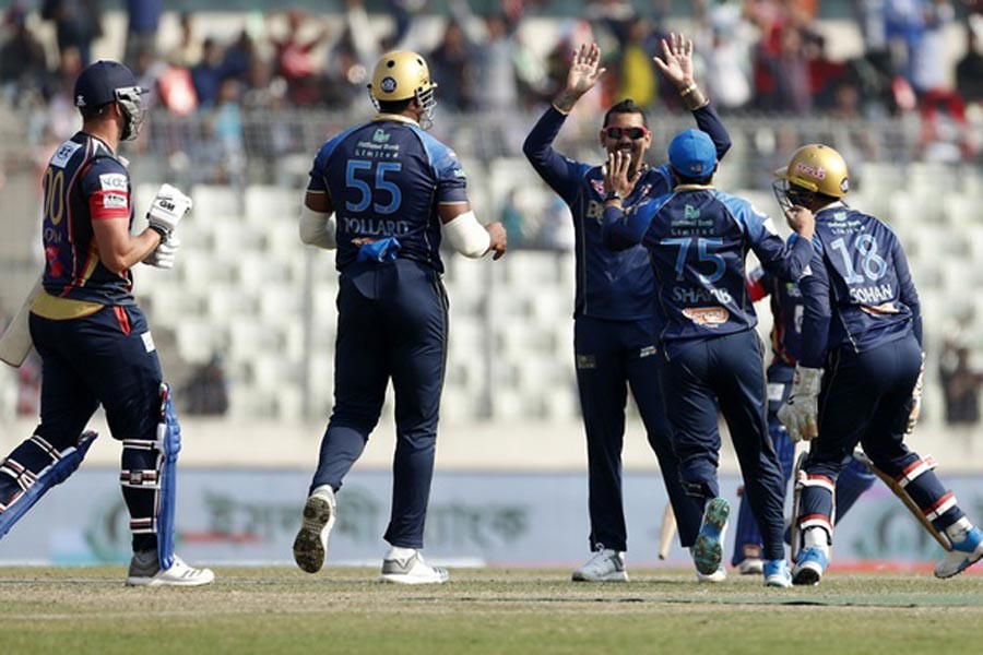 Dhaka Dynamites' West Indies spinner Sunil Narine celebrating after taking a wicket during the Bangladesh Premier League match against Chittagong Vikings at the Sher-e-Bangla National Stadium in the city on Monday	— bdnews24.com