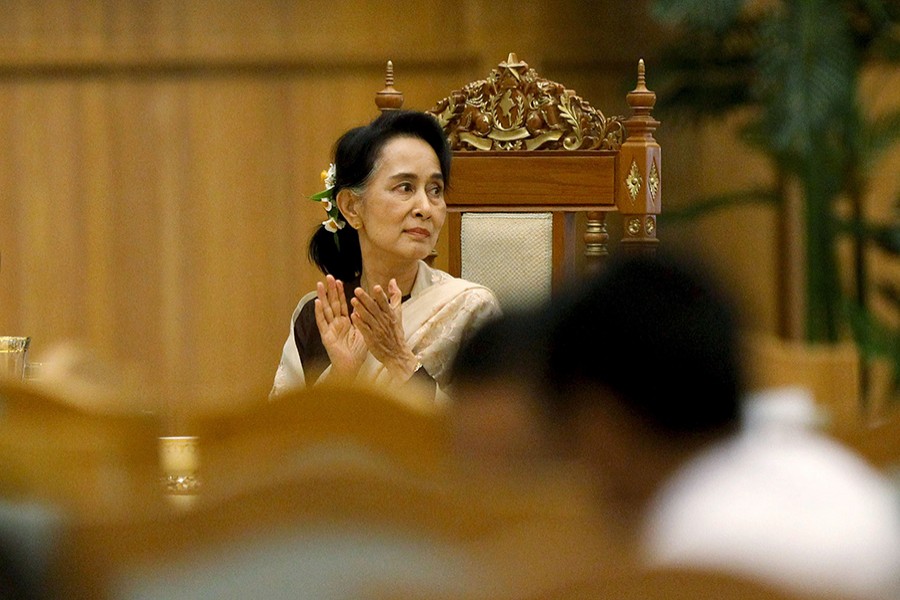 National League for Democracy (NLD) party leader Aung San Suu Kyi applauds as she attends a farewell ceremony at the Parliament in Naypyitaw on January 29, 2016 — Reuters/File