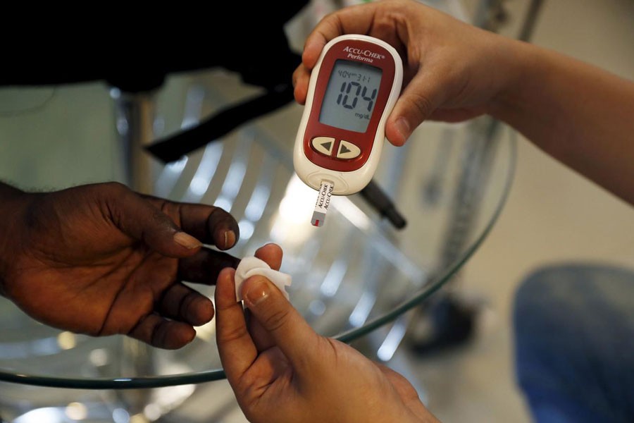 FILE PHOTO: A paramedic (R) checks the blood sugar level of a patient at SS Diabetes Care clinic in Jakarta, Indonesia, April 22, 2016 - REUTERS /Beawiharta