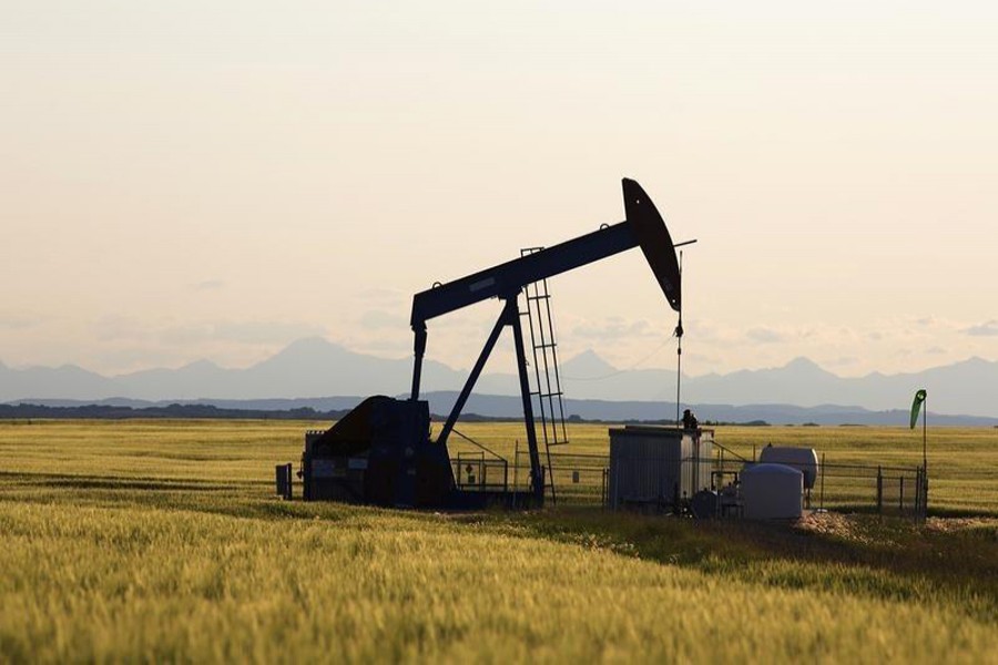 An oil pump jack pumps oil in a field near Calgary, Alberta, Canada, July 21, 2014. Reuters/Files