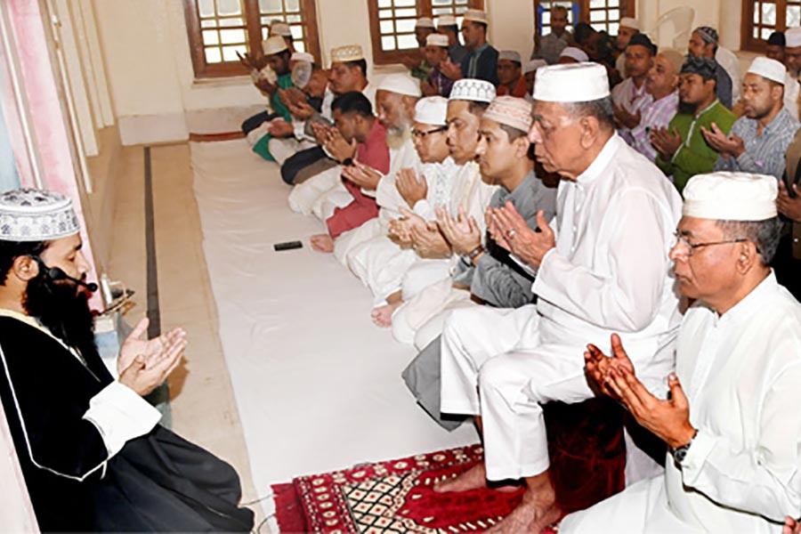 President attends special prayer for Chawkbazar fire victims