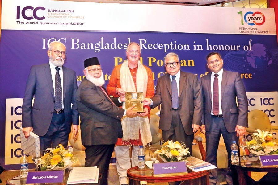 Prime Minister's Economic Affairs Adviser Dr AKM Mashiur Rahman and ICC Bangladesh President Mahbubur Rahman handing over a crest to ICC Global Chairman Paul Polman at a reception hosted by ICC Bangladesh in his honour in the city on Sunday evening — FE photo