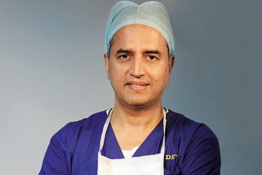 Devi Shetty arrives in Dhaka to examine Quader