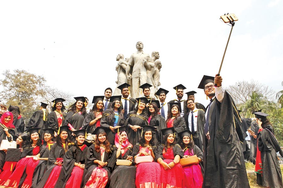 Today's graduates aim to be bureaucrats    	-FE file photo