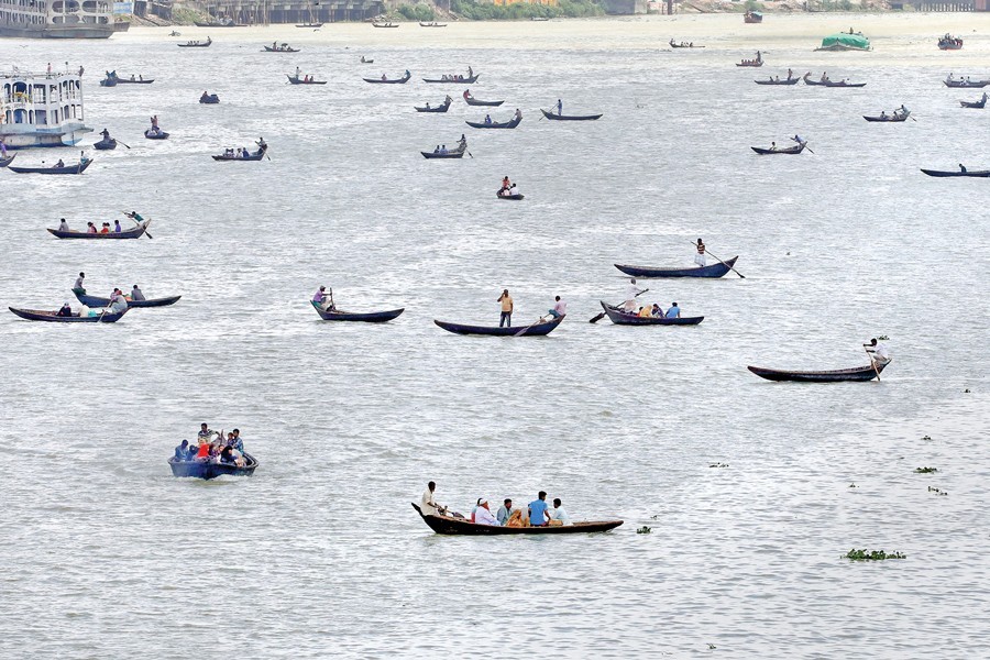 Five of a family go missing in Buriganga boat capsize