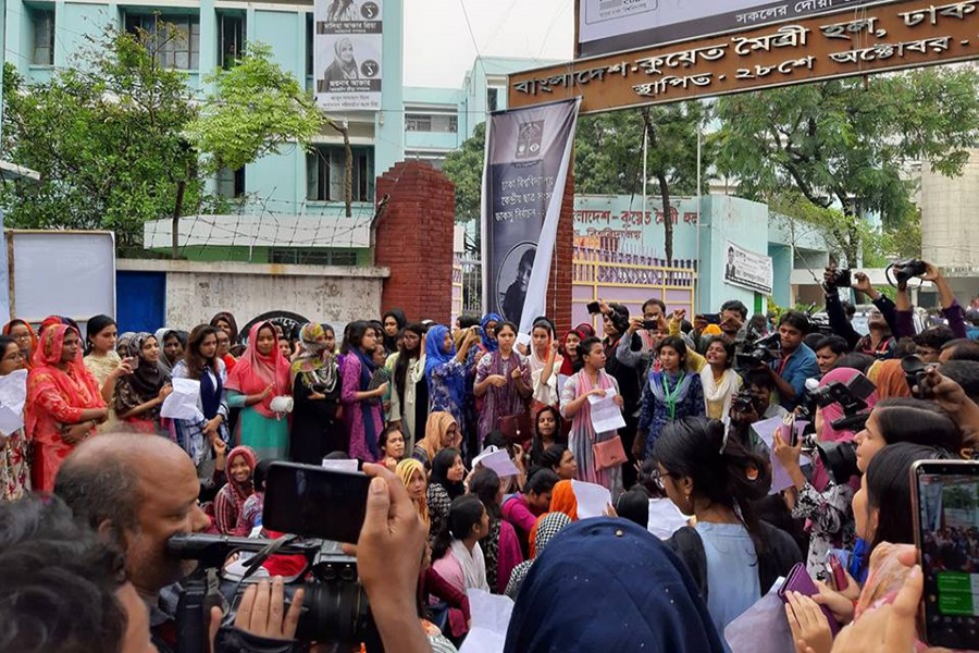 Students burst into protests as they find sealed ballot papers sealed at the reading room of Dhaka University’s Bangladesh-Kuwait Maitree Hall on Monday. Photo: Facebook