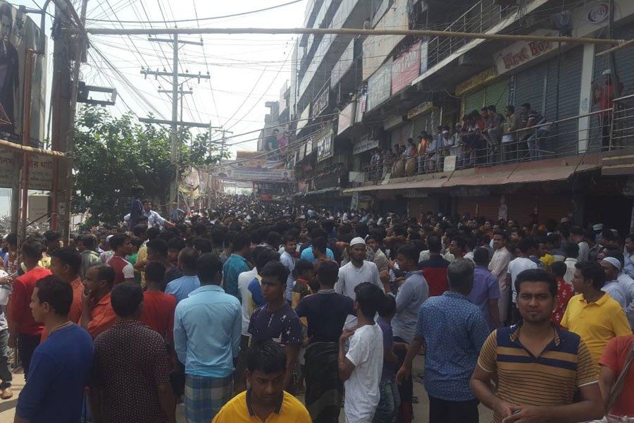 Garment traders, boat owners and workers demonstrated at Kaliganj Gudaraghat on Tuesday, Mar 12, 2019 - UNB photo