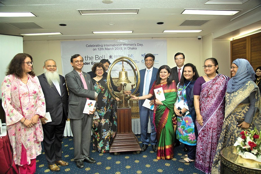 BSEC chairman, BSEC and DSE top officials, CEO of Green Delta Insurance Farzana Chowdhury and IFC officials seen in the event