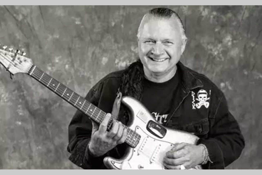 Dick Dale, king of the surf guitar, dead at 81