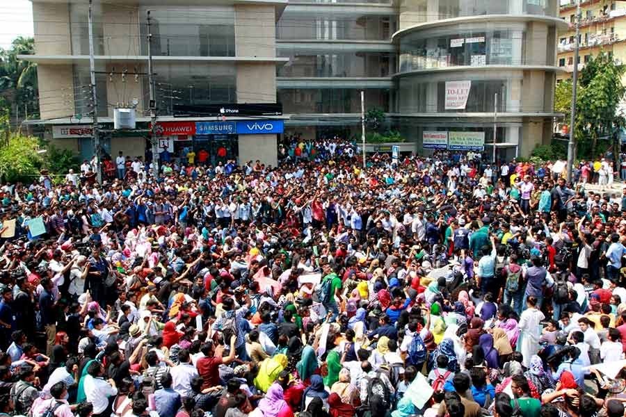 Students on Tuesday take to streets demanding proper road safety measures after a student of Bangladesh University of Professionals died in an accident on the road in front of Jamuna Future Park in Dhaka. Focus Bangla/Files