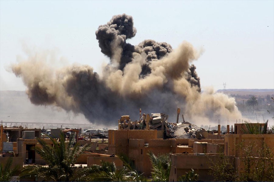 Smoke rises from the last besieged neighbourhood in the village of Baghouz, Deir Al Zor province, Syria, March 18, 2019 - REUTERS/Stringer