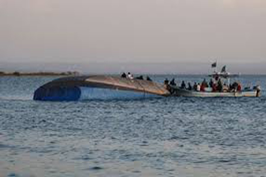 Four dead as migrant boat sinks off western Turkey