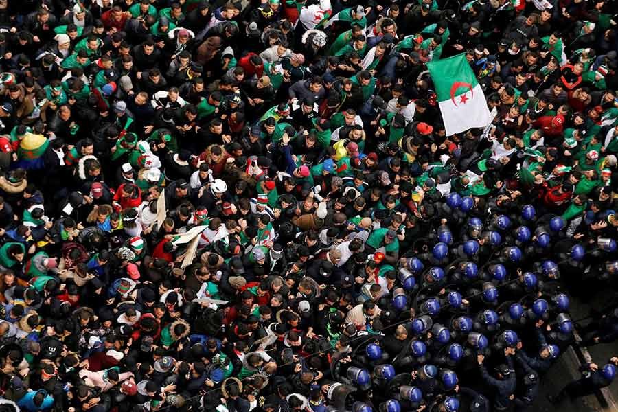 Police officers attempt to disperse demonstrators trying to force their way to the presidential palace during a protest calling on President Abdelaziz Bouteflika to quit, in Algiers, Algeria March 22, 2019. -Reuters Photo