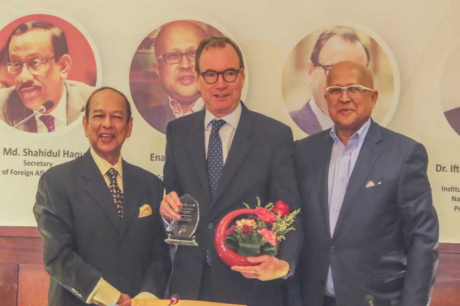 British High Commissioner to Bangladesh Robert Chatterton Dickson (middle), Research Fellow, Institute of South Asian Studies (ISAS), National University of Singapore Dr. Iftekhar Ahmed Chowdhury (left) and Cosmos Foundation Chairman Enayetullah Khan (right) at Cosmos Dialogue on Bangladesh-UK relations at a city hotel on Thursday.  Photo: UNB