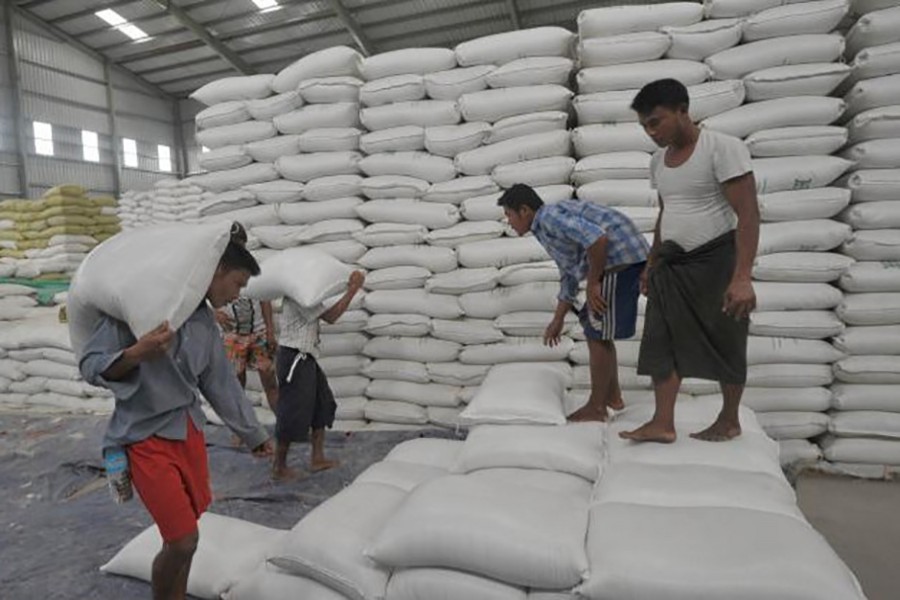 Dilemma over rice export   