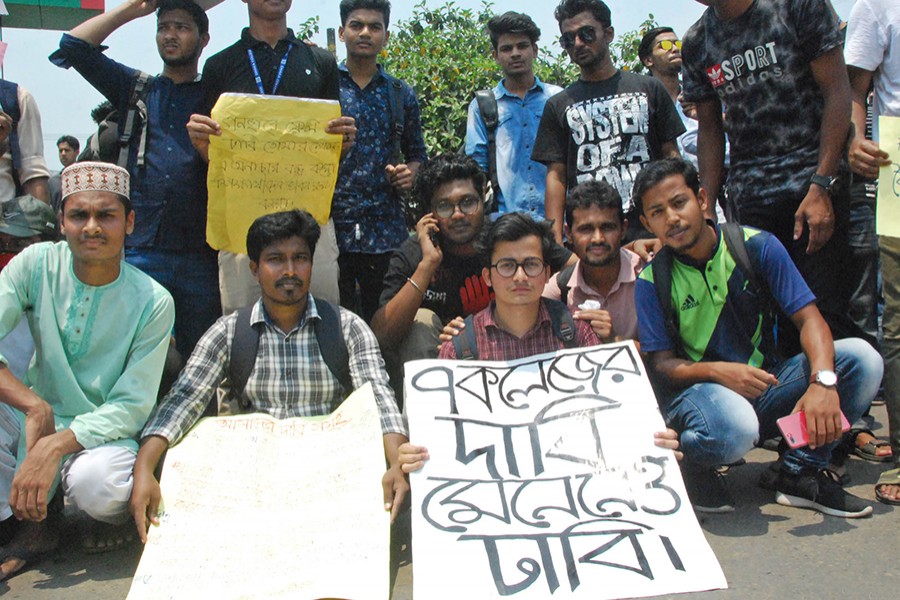 The students also demonstrated on Tuesday to force the university authrity accept their demands — Focus Bangla photo