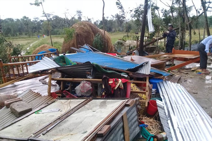 Five die as wrath of cyclone Fani goes on