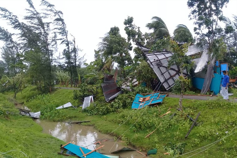 Two die as they stay at home 'ignoring cyclone warning' in Barguna