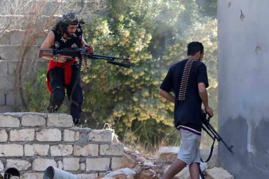 Members of the Libyan internationally recognised government forces fire during a fight with Eastern forces in Ain Zara, Tripoli, Libya Apr 28, 2019. - Reuters