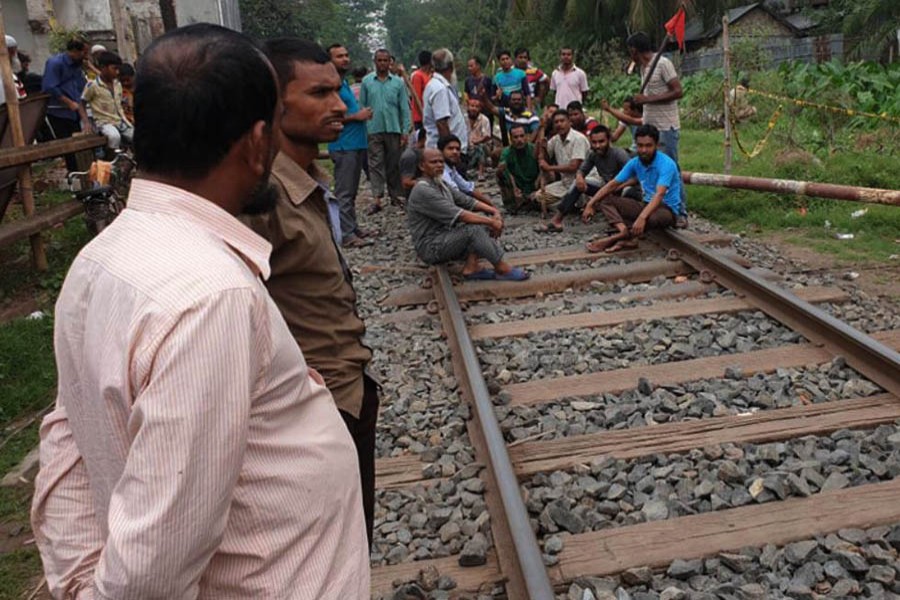 Khulna jute mill workers’ strike continues