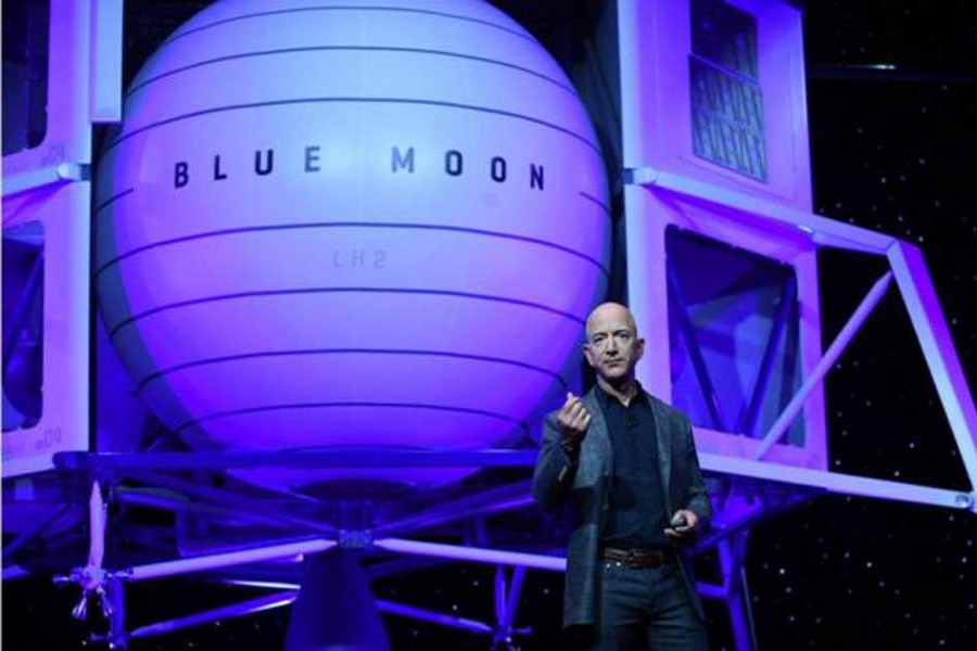 Amazon’s founder unveils Moon lander concept