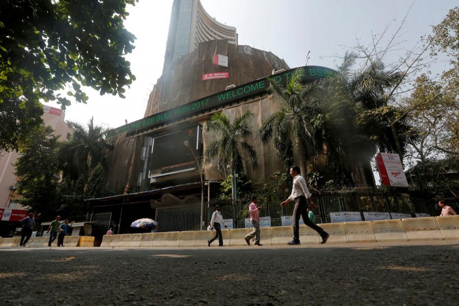 People walk past the Bombay Stock Exchange (BSE) building in Mumbai, India, January 25, 2017. Reuters/Files