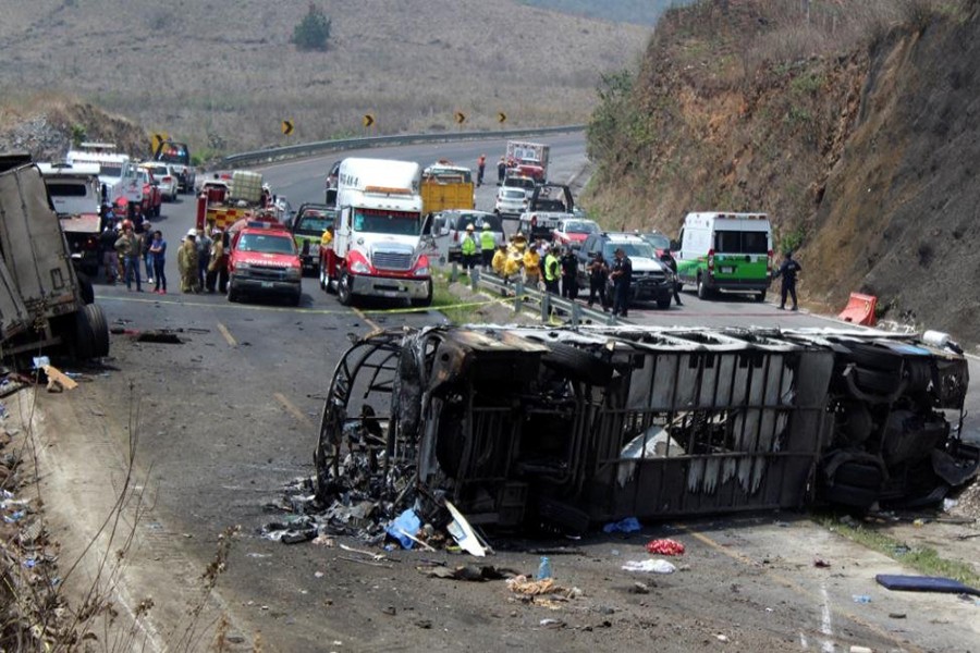 A general view shows the site of a fiery accident in the southeastern Mexican state of Veracruz — Reuters photo