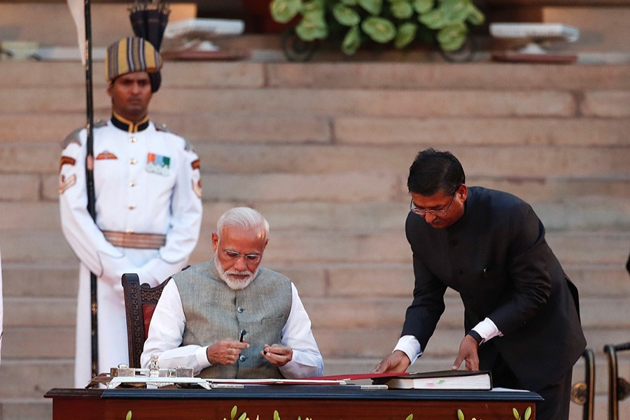 India's Prime Minister Narendra Modi signs documents after his oath during a swearing-in ceremony at the presidential palace in New Delhi, India on May 30, 2019 — Reuters photo