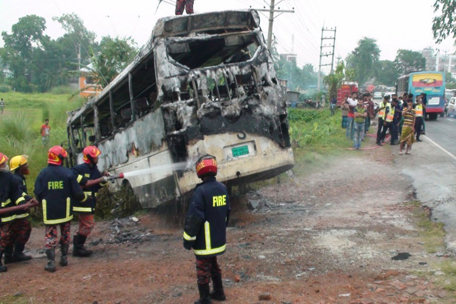 AC bus catches fire in Manikganj