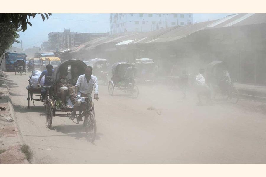 At least 1.23 lakh people were killed in Bangladesh in 2017 due to indoor and outdoor air pollution, said a new study on global air pollution.          —Photo: UNB