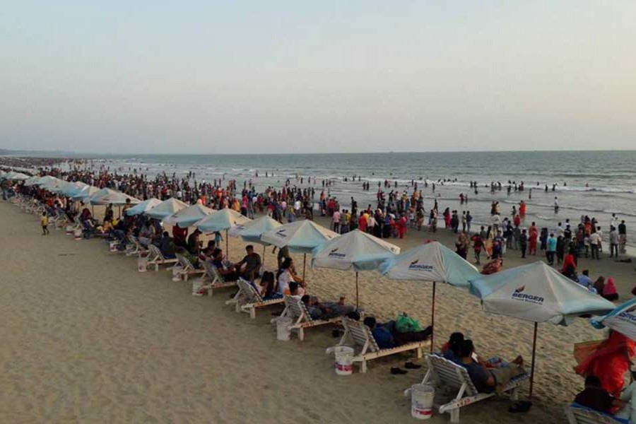 Cox’s Bazar abuzz with holiday-makers