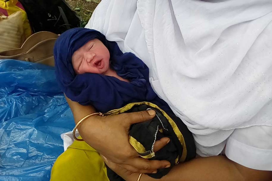 Stuck in tailback, woman gives birth on road in Tangail